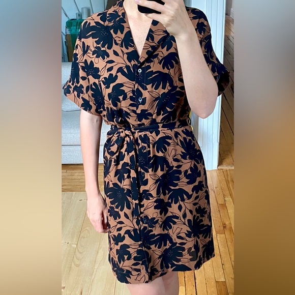 Floral patterned button-down tie-waist dress - Picture 3 of 3